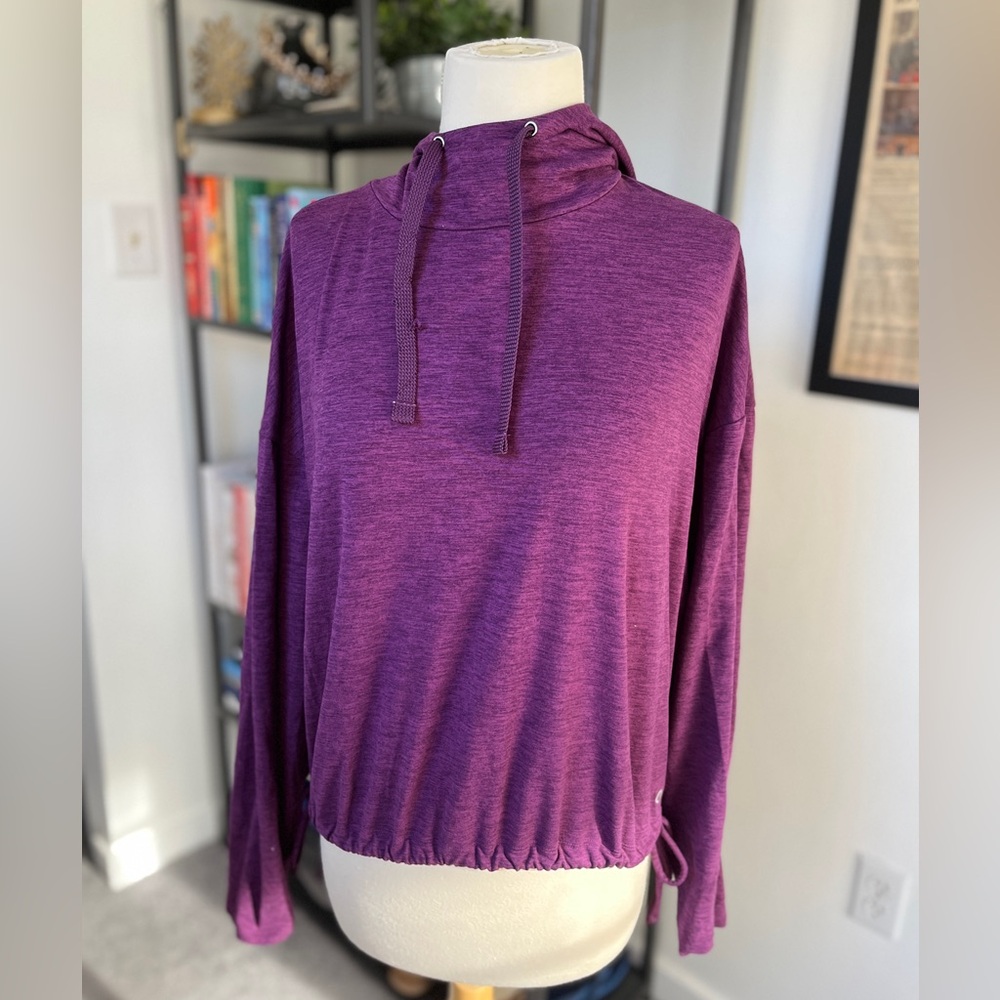 Gapfit Brushed Tech Jersey pullover in purple, size medium